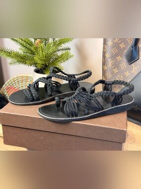 N Women's Flat Sandals Ankle Strap Black Size 7.5 Open Toe Casual